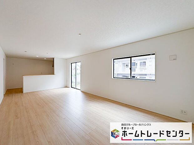【リビング】◆LDKはご家族みんなが揃う大切な空間です♪テーブルやソファ、カーテン選び、レイアウトを考えるのも楽しいですね♪笑顔溢れる楽しい暮らしをイメージしながらご見学ください♪