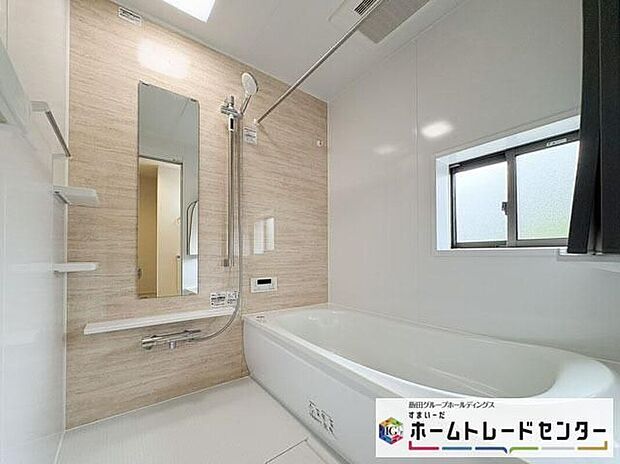 【浴室】◆毎日の疲れをいやす浴室は1坪タイプです。足を伸ばしてゆっくりとくつろげます。浴室暖房乾燥機も標準装備です♪