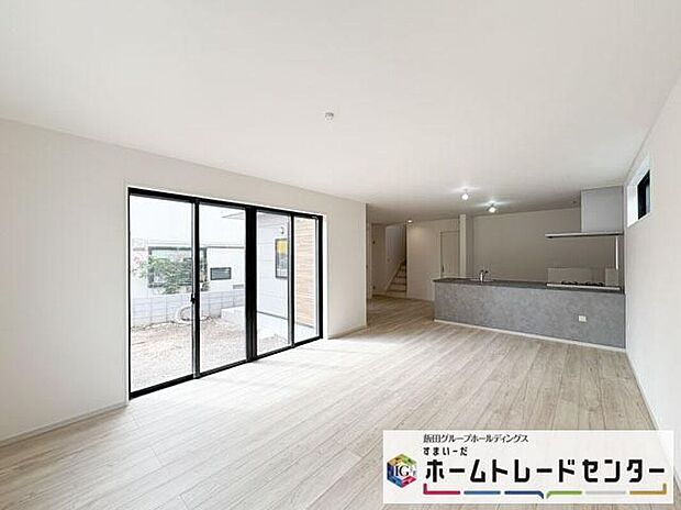 【リビング】◆LDKはご家族みんなが揃う大切な空間です♪テーブルやソファ、カーテン選び、レイアウトを考えるのも楽しいですね♪笑顔溢れる楽しい暮らしをイメージしながらご見学ください♪