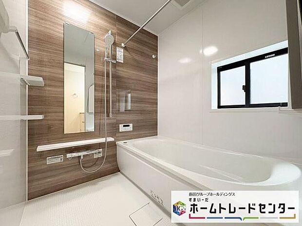 【浴室】◆毎日の疲れをいやす浴室は1坪タイプです。足を伸ばしてゆっくりとくつろげます。浴室暖房乾燥機も標準装備です♪