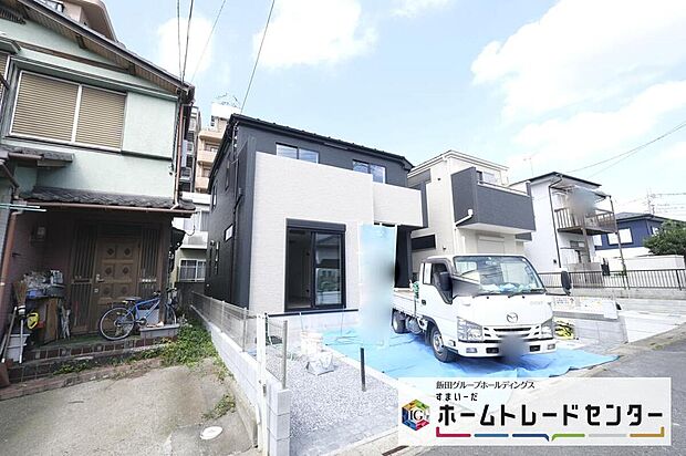 【前面道路含む現地写真】◆平日・お仕事帰りなど、いつでもご案内させていただきます!デザイン・目に見える設備面も大切ですが、耐震構造で地震に強い家の為、次代へ繋ぐ強固な住宅です。