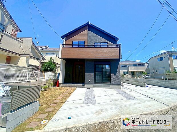 １８帖超の広々とした開放感あふれるリビングです。ゆったり寛げる充分な広さがございますので、ご家族でインテリアのレイアウトを考えるのも楽しみになりそうです♪