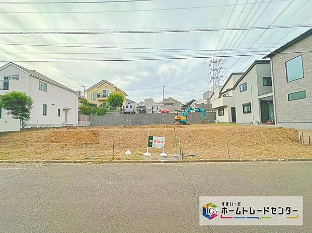 閑静な住宅街に立地します♪前面道路は開放感溢れる６．０ｍ幅、陽当り・通風良好です☆