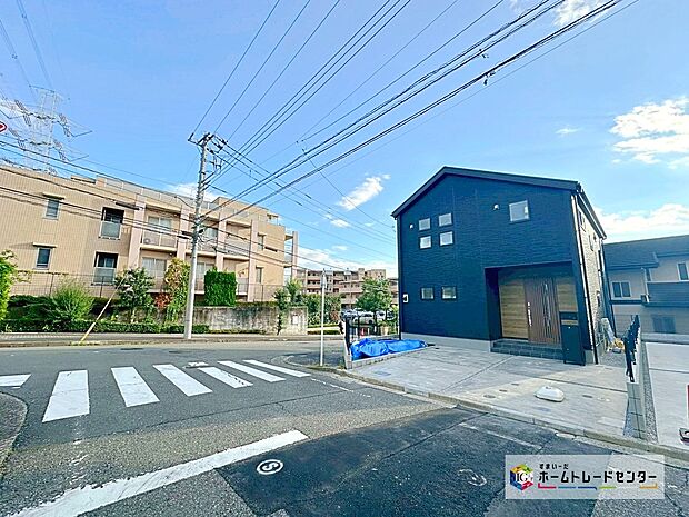 東急電鉄「たまプラーザ」駅まで2900m 、バス9分「あざみ野ガーデンズ北」停歩3分です。東急田園都市線を代表する優雅な街「たまプラーザ」。駅前には商業施設が立ち並び、お買い物やグルメを楽しめます♪