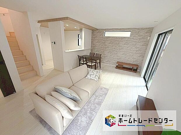 ☆　リビング　☆
１７．８帖の開放感あふれるリビング♪主寝室は８．２５帖♪全居室南向きの３LDKプランです！