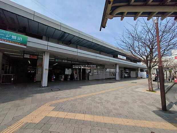 東急電鉄「鷺沼」駅まで1900m 、バス４分「中有馬」停歩６分です。東急田園都市線急行停車駅「鷺沼」駅周辺は、さぎぬま東急をはじめ商業施設、スポーツ施設など様々な建物が並び便利♪
