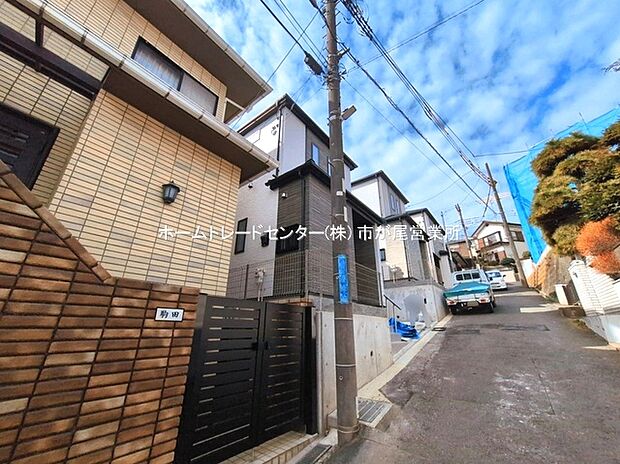 閑静な住宅街に立地します♪スーパー「ライフ」まで徒歩7分、毎日のお買い物も便利です☆