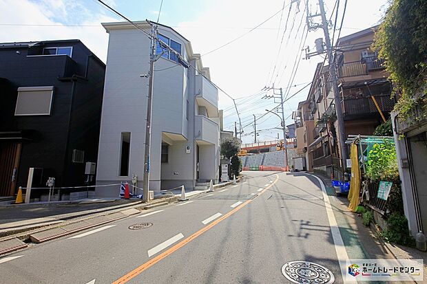 東急電鉄「日吉」駅まで1440m 、徒歩18分です。日吉駅は東急東横線、目黒線・横浜市営地下鉄グリーンラインが通る、横浜と都心を縦断するターミナル駅です。駅前商業も充実しております♪