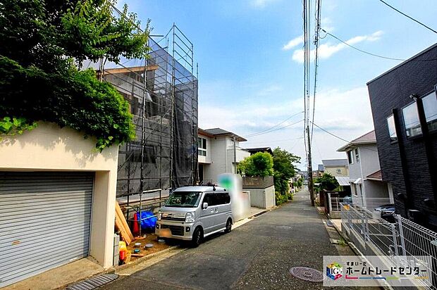 敷地面積４２坪超！カースペース１台分ございます♪
リビング広々２２．７帖！ウォークインクローゼット２か所！収納豊富、ゆとりの４LDKプランです♪