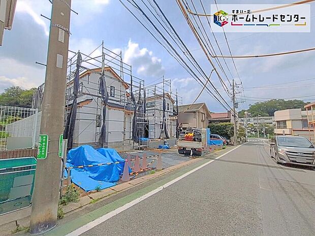 閑静な住宅街に立地します!前面道路は開放感溢れる7m幅!陽当たり・通風良好です♪