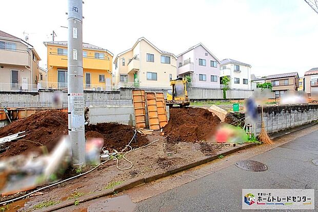 閑静な住宅街に立地します♪小学校、「まいばすけっと」やコンビニ、ドラッグストア、郵便局が徒歩9分圏内に揃います!