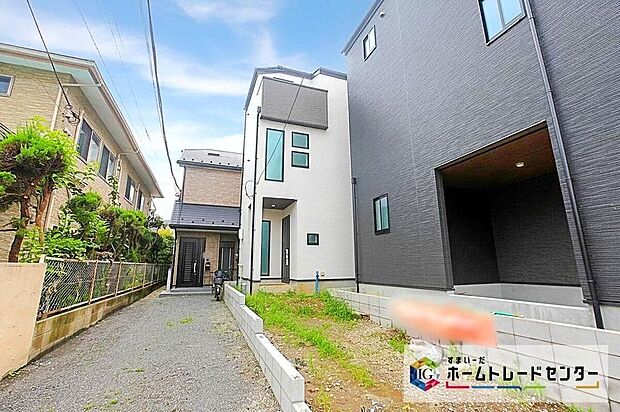 駅まで平坦♪スーパー「ライフ」まで徒歩６分、「マルエツ」まで徒歩１０分、お買い物も便利です！小中学校、保育園も徒歩１０分圏内に揃います♪