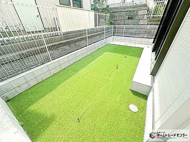 【庭】ゆとりの広さがございますので、庭スペースも勿論、確保♪お子様の遊び場としてや、ガーデニングなどいろいろと楽しみが増えそうです!