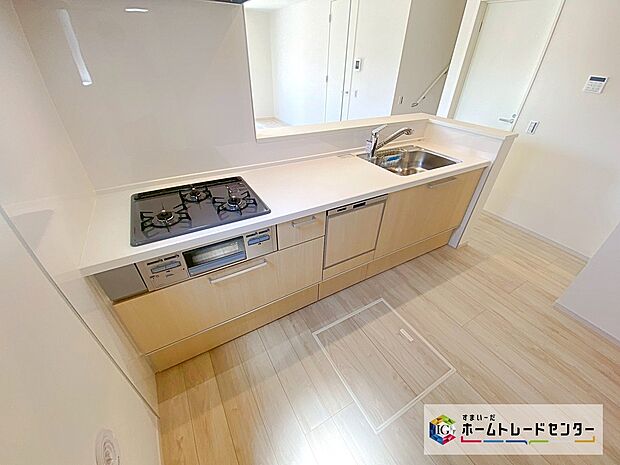 【【食器洗浄乾燥機】】忙しい奥様の味方、後片付けもラクラクなビルトイン食洗機付き。洗い終わった食器の水切りや乾燥としても便利です。