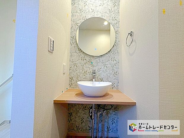 【【セカンド洗面台】】帰宅してすぐに手洗い・うがいが出来る、今の時代に嬉しい設備です。洗面台が2か所あることで忙しい朝の時間帯にもゆとりが生まれます♪