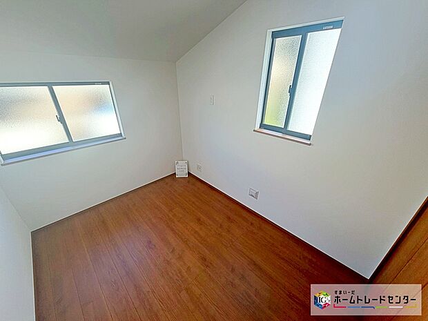 【洋室】☆　洋室　☆
2階に４部屋ございますので、１部屋を収納や在宅ワーク部屋などにも使用できます。ゆとりのあるプランとなっております☆
