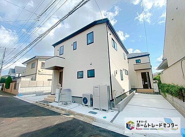 【現地外観写真】立体的なコントラストをもたせた外観が魅力的。ゆとりの広さを備えておりますので、心地良く寛げる安らぎのお住まいとなっております。