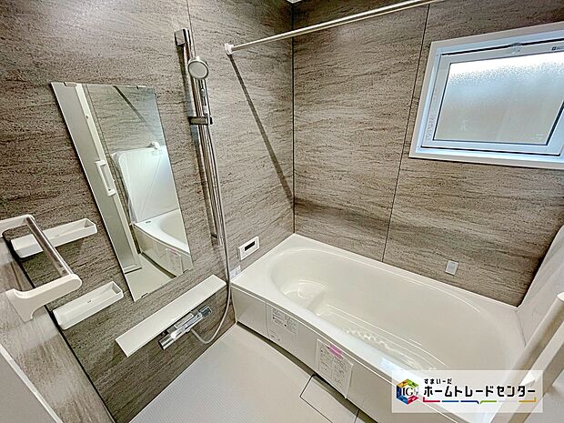 【浴室換気乾燥機】雨の日や冬場のお洗濯に嬉しい装備。洗濯物を乾かすだけでなく、入浴の度に換気機能で湿気を排出できるためカビの防止にもなります。