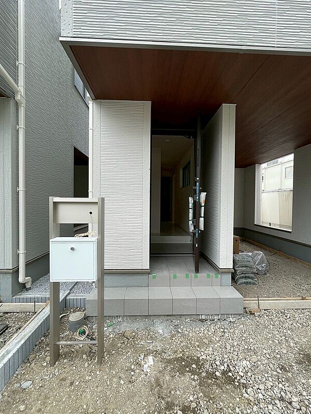 【ＴＶモニターインターホン】訪問者が一目でわかるカラーモニターを採用したインターホン、お子様一人のお留守番も安心です♪
 