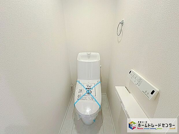 【エコジョーズ】トイレスペースが1・2階にございますので、朝の混雑時に家族が分散して使用できます。またゲスト用・家族用と分けることも出来ますよ。