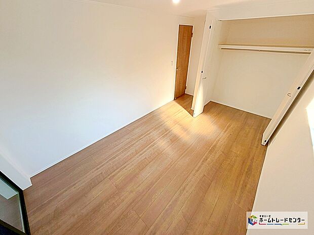 【☆　洋室　☆】全居室に収納を完備しておりますので、居室の全空間を有効活用出来ます。自分好みのお部屋で、ゆったりお寛ぎ頂けます。