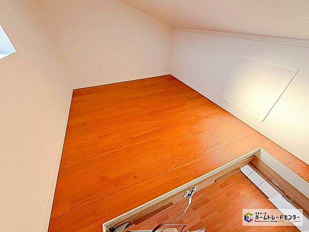 【屋根裏収納】小屋裏収納は驚くほどの収納力！！例えば収納場所に悩みそうな「五月人形」や、暖房器具など季節ものもここに♪
