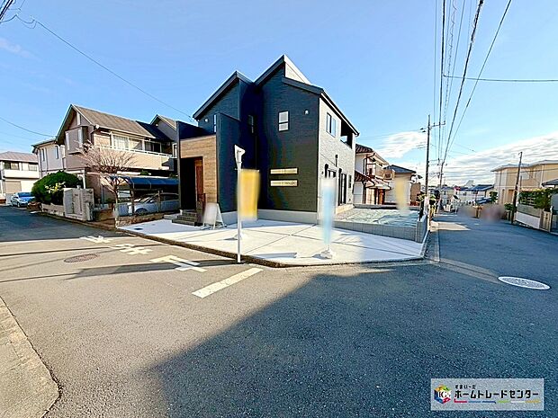 【カースペース2台】カースペースが2台分ございますので、家族分の自転車を駐輪したり、急な来客用の駐車スペースとしてもお使いいただけます。