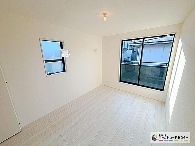 【リビング以外の居室】全居室２面採光♪風通しも良く、大変居心地の良い空間となっております！爽やかな風を感じて起きる朝は、快適生活の始まりに！