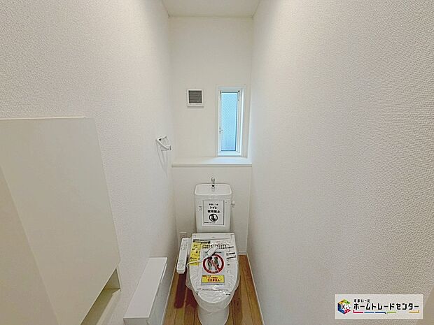 【耐震＋制震の家、ＱＵＩＥ（クワイエ）。】地震の揺れに耐える「耐震性能」と、揺れを抑えて住宅へのダメージを軽減する「制震性能」を兼ね備えた建売住宅ブランド「ＱＵＩＥ」。ふたつの備えで、お客様の家を守ります。