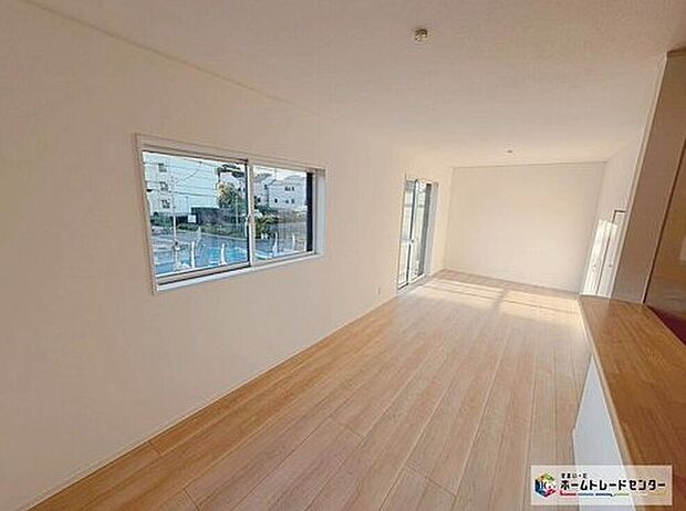 【リビング】１６．５帖☆広々とした開放感あふれるリビングです。ゆったり寛げる充分な広さがございますので、ご家族でインテリアのレイアウトを考えるのも楽しみになりそうです。