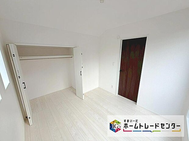 【リビング以外の居室】全居室に収納を完備しております！居室の全空間を有効活用でき、いつでもお部屋をすっきりとお使い頂けます！