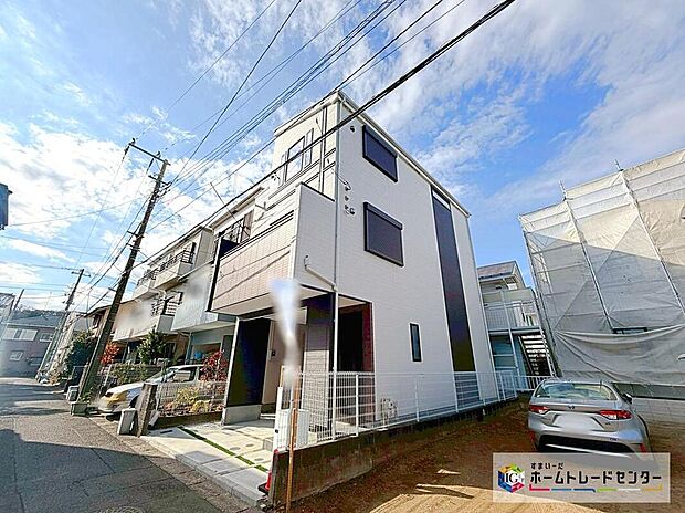 【前面道路含む現地写真】閑静な住宅街に立地します♪徒歩圏内に幼稚園・保育園がございますので、子育て世帯にも安心です☆