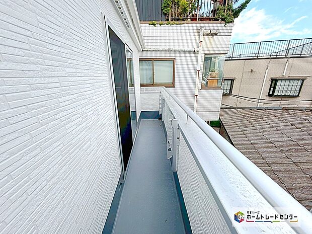 【バルコニー】バルコニーを２・３階に設置！
晴れた日にはたっぷりのお洗濯ものを干すことができますね♪