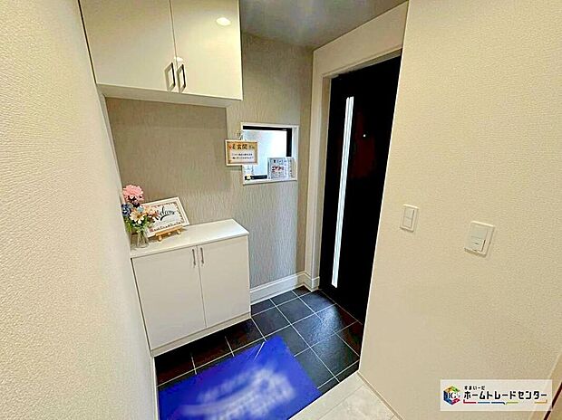 【玄関】家の中でお客様を迎える最初の場所である玄関は、家の印象そのものです！豊富な玄関収納で、常に綺麗に保つことが出来ます♪