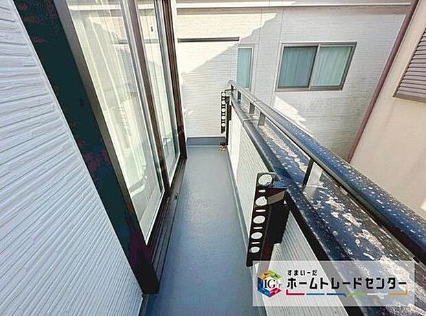 【バルコニー】バルコニーを２か所に設置いたしました！心地よい陽射しや暖かな風を楽しむことが出来ます♪晴れた日にはたっぷりの洗濯物や布団を干せます！