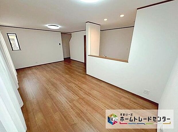 【リビング】LDKには自分好みのインテリアでレイアウト。季節ごとに模様替えなども、楽しみの一つとなりそうです♪