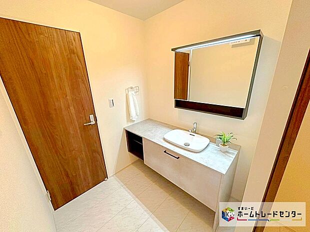 【☆　サニタリースペース　☆】白を基調とした爽やかなサニタリースペース！毎日使う場所だからこそ、清潔感のある快適空間です♪
毎日の身支度も気持ち良くお使い頂けます！