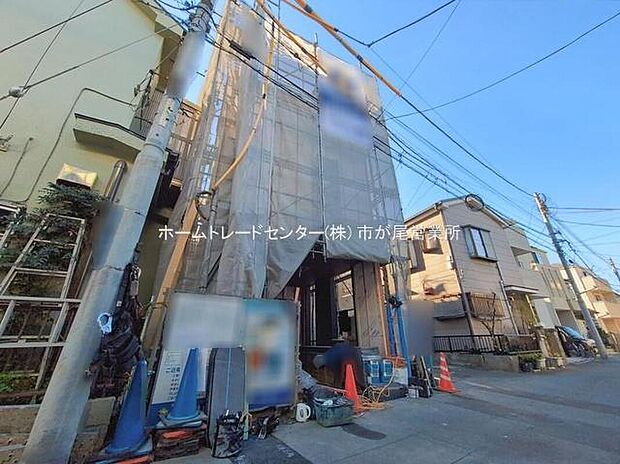 【現地外観写真】ビルトインガレージ付、３階建て住宅♪
リビング１６．６３帖、ゆとりの２LDK＋Sプランです☆