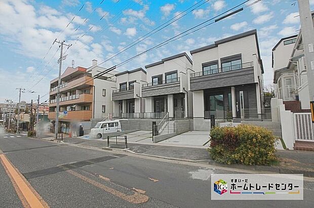 【前面道路含む現地写真】敷地面積３１坪超、カースペース２台可（車種によります）♪
全居室２面採光＆収納完備、ご家族でゆったり過ごせる４LDKプランです☆