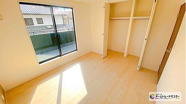 【リビング以外の居室】収納を随所に設置しておりますので、住空間を有効活用出来ます。自分好みのお部屋で、ゆったりお寛ぎ頂けます。