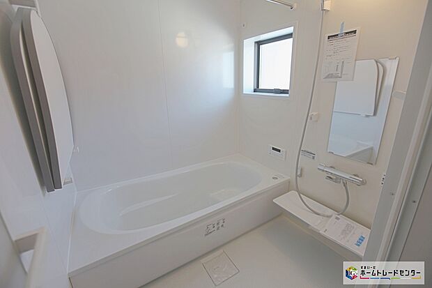 【浴室換気乾燥機】雨の日や冬場のお洗濯に嬉しい装備。洗濯物を乾かすだけでなく、入浴の度に換気機能で湿気を排出できるためカビの防止にもなります。