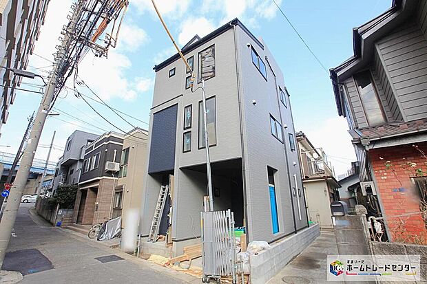 【前面道路含む現地写真】閑静な住宅街に立地します！穏やかな雰囲気、ゆったりお過ごしいただけます♪