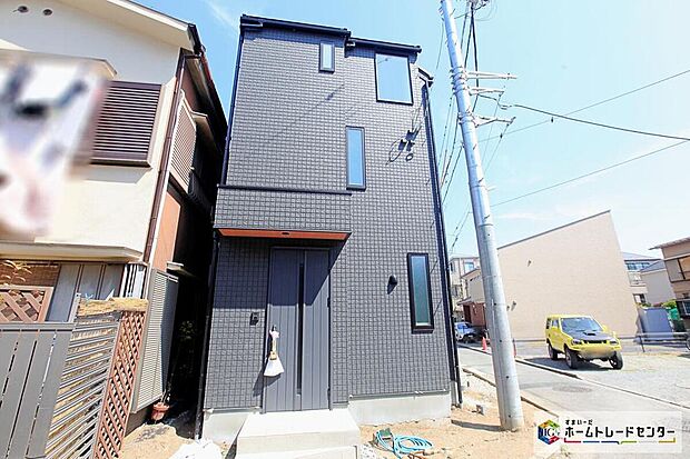 【現地外観写真】スーパーやコンビニ、ドラッグストア、郵便局、小学校など、徒歩７分圏内に揃います♪暮らしやすい住環境が魅力です♪