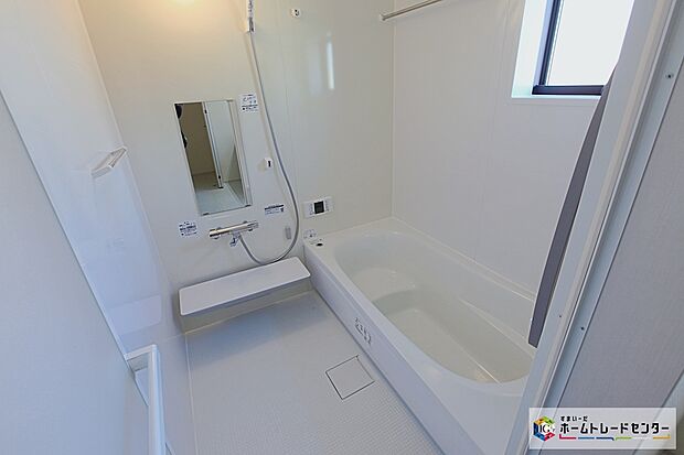 【浴室換気乾燥機】雨の日や冬場のお洗濯に嬉しい装備。洗濯物を乾かすだけでなく、入浴の度に換気機能で湿気を排出できるためカビの防止にもなります。

