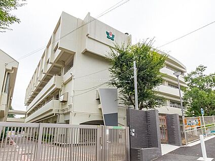 横浜市立下田小学校 560m(徒歩7分)