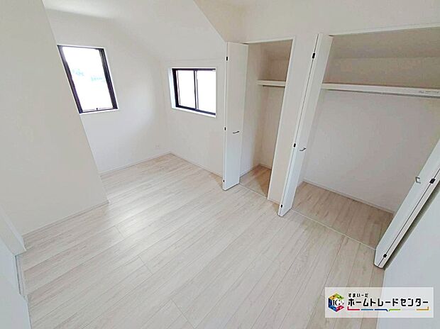 【浴室】浴室乾燥機＆小窓も完備した、１坪バスルーム☆足をのばしてゆっくり入浴できます☆