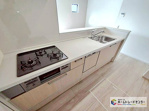 【【食器洗浄乾燥機】】忙しい奥様の味方、後片付けもラクラクなビルトイン食洗機付き。洗い終わった食器の水切りや乾燥としても便利です。