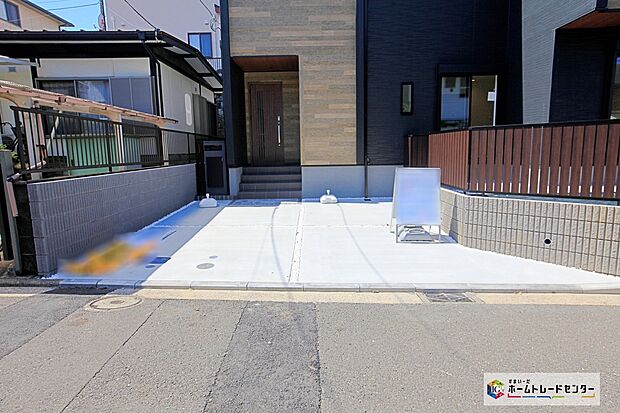 【カースペース2台】カースペースが2台分ございますので、家族分の自転車を駐輪したり、急な来客用の駐車スペースとしてもお使いいただけます。

