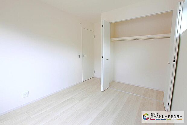 【リビング以外の居室】２階に４部屋ございますので、家族構成に合わせて様々な使い方ができます！ゆとりのあるプランです！