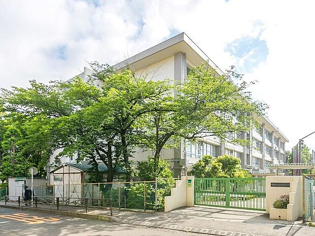 川崎市立南生田中学校（約730m）
